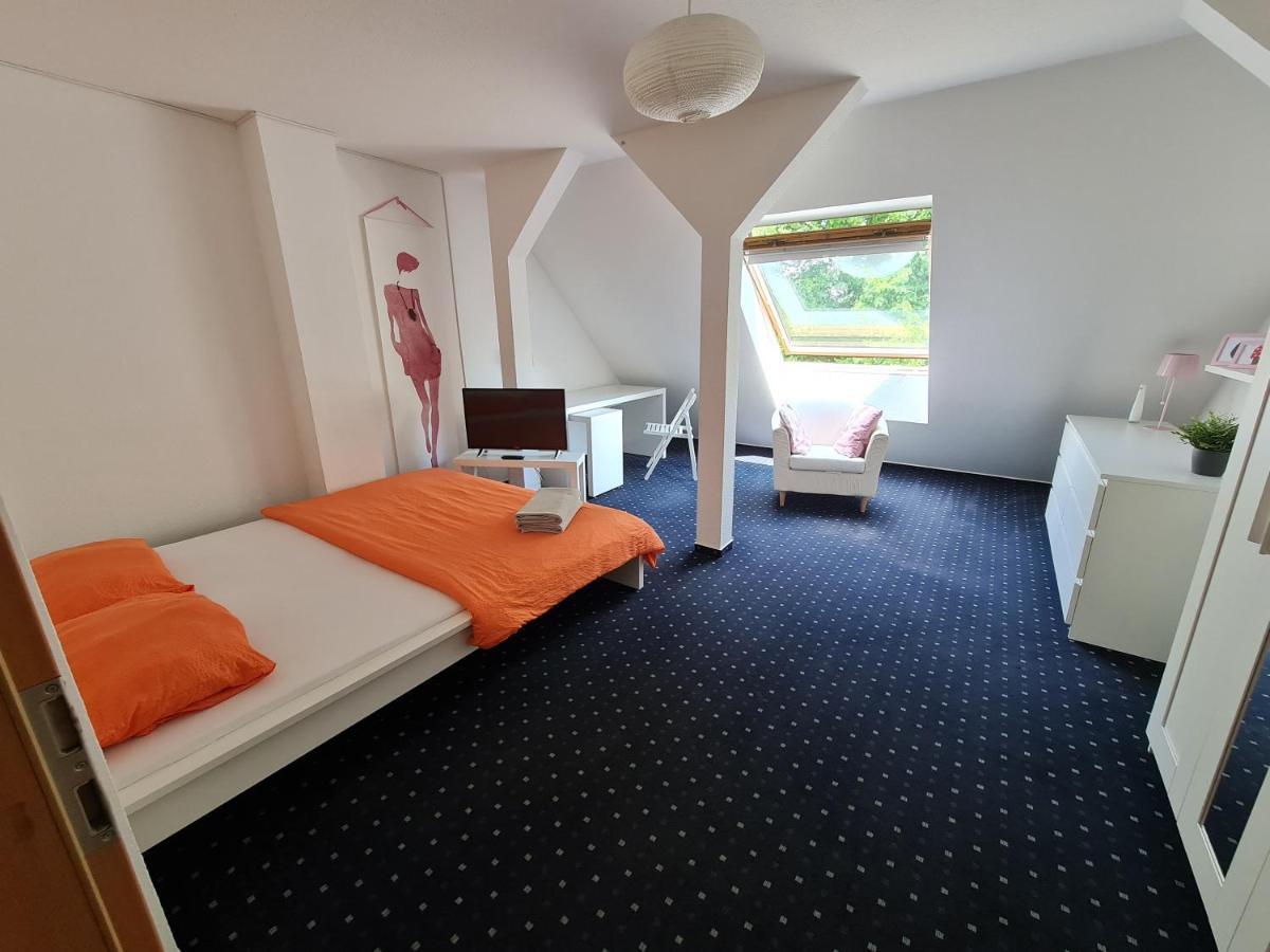 6 Bedroom Private Apartment & Lounge Rostock Bagian luar foto