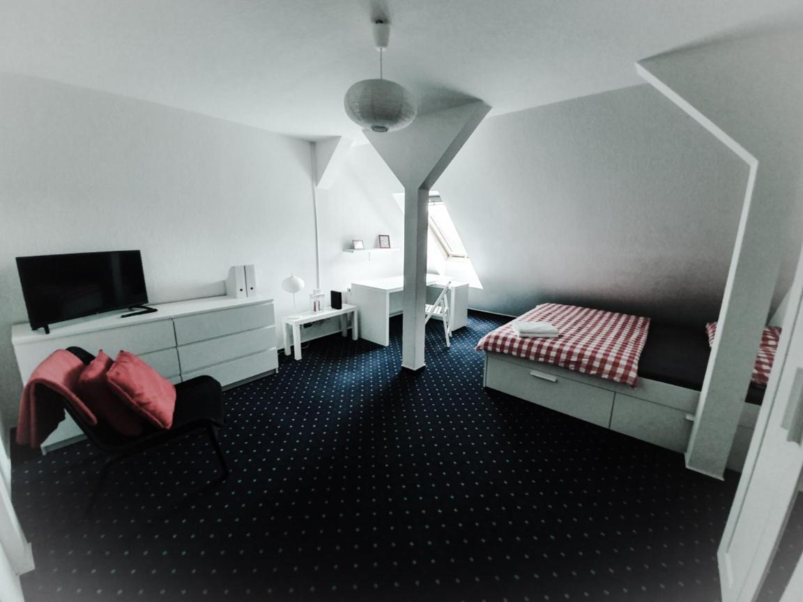 6 Bedroom Private Apartment & Lounge Rostock Bagian luar foto