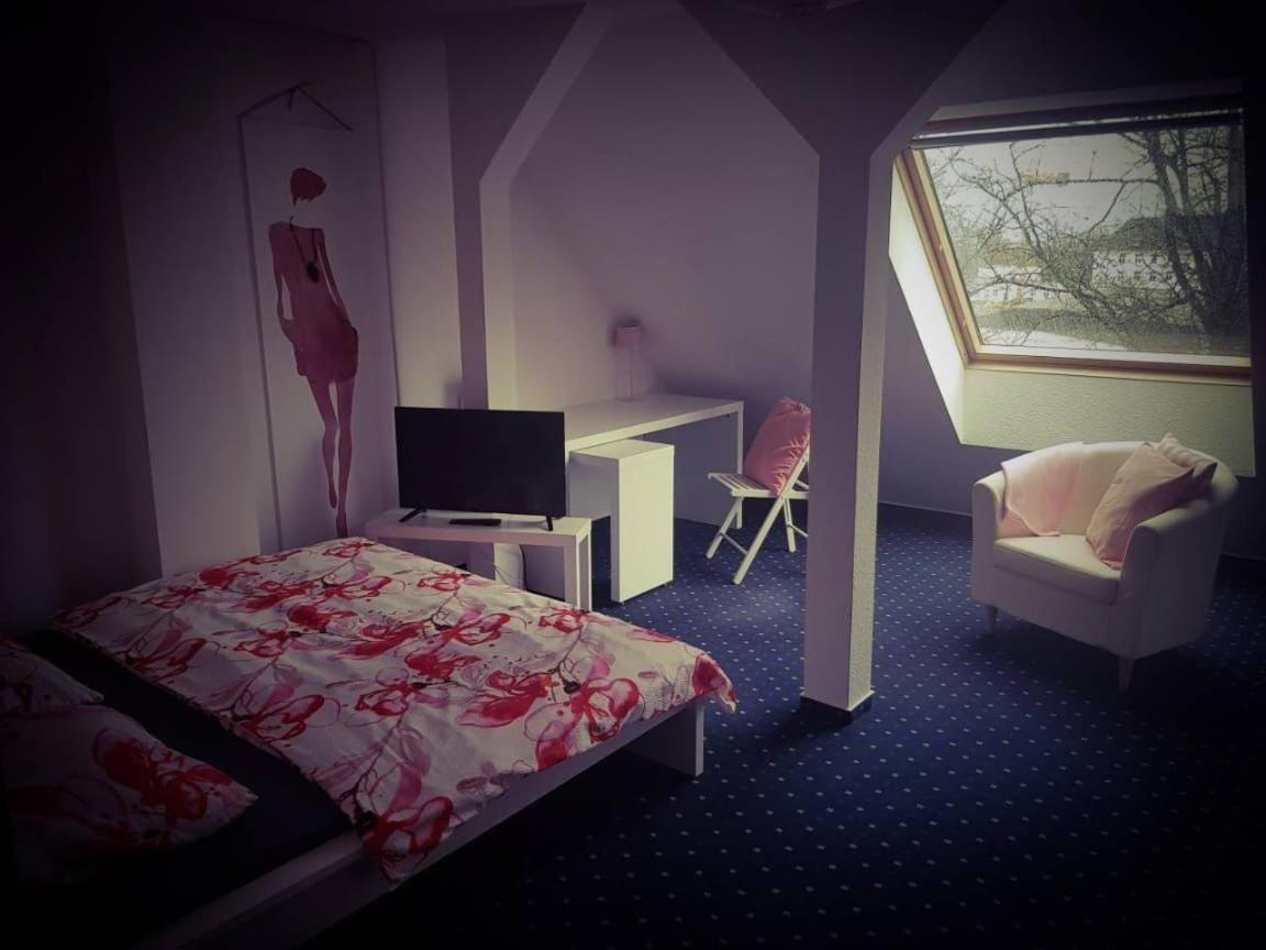 6 Bedroom Private Apartment & Lounge Rostock Bagian luar foto